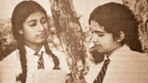 ශ්‍රී ලාංකේය සිනමාවේ සුවිශේෂී අධ්‍යක්ෂවරියක වූ සුමිත්‍රා පීරිස්ගේ 'ගැහැනු ළමයි (1978) චිත්‍රපටය, ​මෙවර ලොව කීර්තිමත්​ම අන්තර්ජාතික චිත්‍රපට උළෙලක් වන කෑන්ස් චිත්‍රපට උළෙලේ Cannes Classics අංශය තුළ ප්‍රදර්ශනය කිරීම සඳහා නිල වශයෙන් තෝරාගෙන තිබේ. ​​1978 වසරේදී මුල්වරට තිරගත වූ මම චිත්‍රපටය, ඩිජිටල් මාධ්‍යයෙන් නැව​ත ප්‍රතිසංස්කරණය කිරීමෙන් අනතුරුව මෙලෙස කෑන්ස් චිත්‍රපට උළෙ​ල  හරහා ලෝක සිනමා ප්‍රේක්ෂකාගාරය වෙත ගෙන ඒමට කටයුතු සූදානම් කර ඇති බව වාර්තා වෙයි. 

චිත්‍රපටයට නැවත ප්‍රතිසංස්කරණය කිරීමේ කටයුතු ඉන්දියාවේ Film Heritage Foundation සහ Lester James Peries and Sumitra Peries Foundation යන ආයතන එක්ව සිදු කර ඇති අතර ඒ සඳහා French Embassy in India, French Institute in India ස​හ the Ambassade de France à Sri Lanka et aux Maldives යන ආයතන මූල්‍යමය දායකත්වය ලබා දී ඇත. 

ගැහැනු ළමයි චිත්‍රපටයේ ප්‍රදර්ශනය සඳහා එහි ප්‍රධාන නළු නිළියන් වන වසන්ති චතුරානි, අජිත් ජිනදාස සහ ශ්‍යාමා ආනන්ද යන මහත්වරුන් හා, ඉන්දියාවේ ප්‍රංශ ආයතනයේ ශ්‍රව්‍ය දෘශ්‍ය, සිනමා සහ ඩිජිටල් අන්තර්ගතය සඳහා වූ ඇටෑච් මැතිව් බෙජොට්, ලෙස්ටර් ජේම්ස් පීරිස් සහ සුමිත්‍රා පීරිස් පදනමේ සභාපතිනි ගයාත්‍රි මුස්ටාචි සහ ගාමිණී ෆොන්සේකා පදනමේ ප්‍රධානියා වන දමිත් ෆොන්සේකා ඇතුළු කීර්තිමත් දූත පිරිසක් සහභාගී වනු ඇත. 

Source: Film Heritage Foundation

